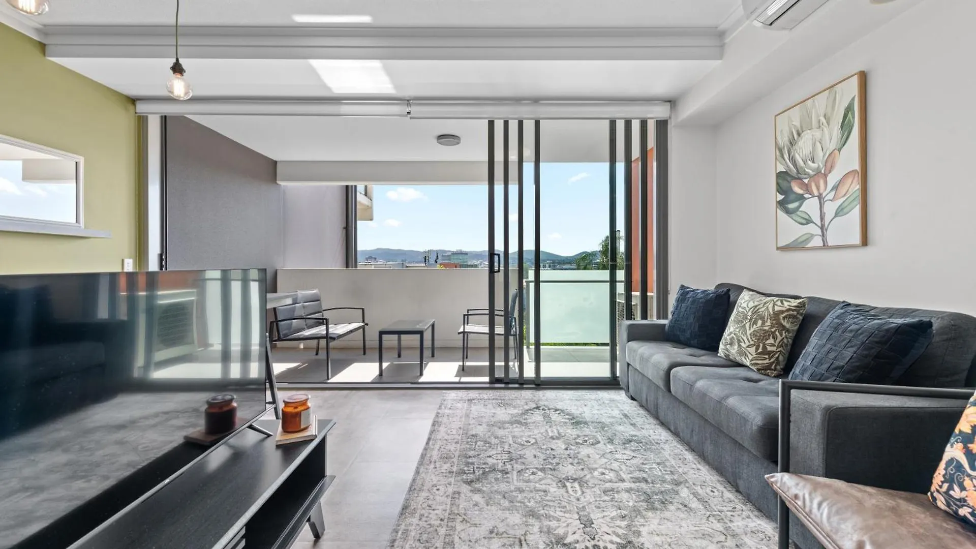 Perfect South Brisbane 1Br With Balcony & Parking Apartment