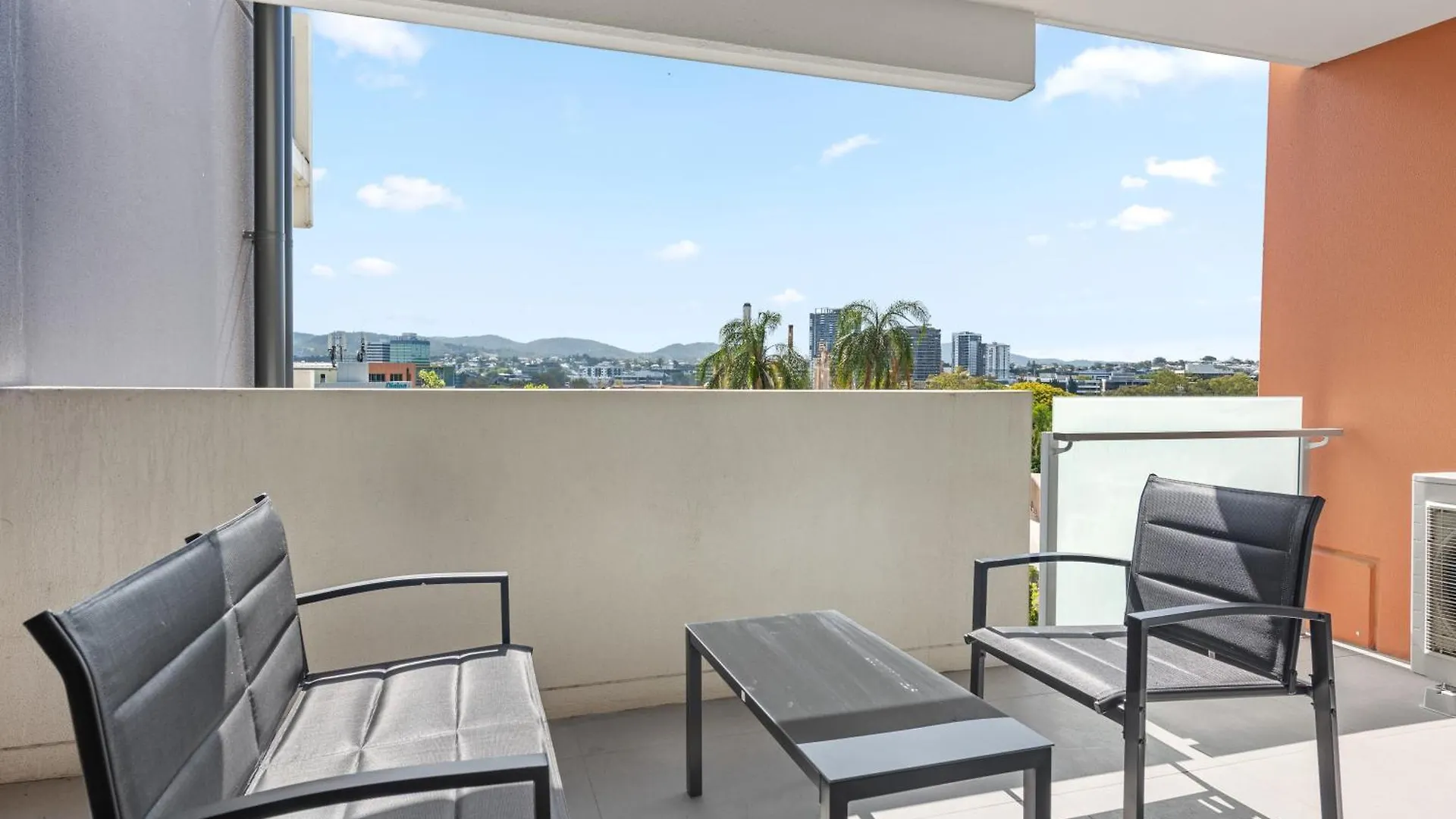 Perfect South Brisbane 1Br With Balcony & Parking Apartment