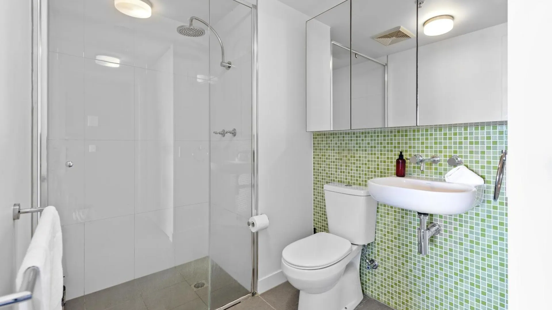 Perfect South Brisbane 1Br With Balcony & Parking Apartment